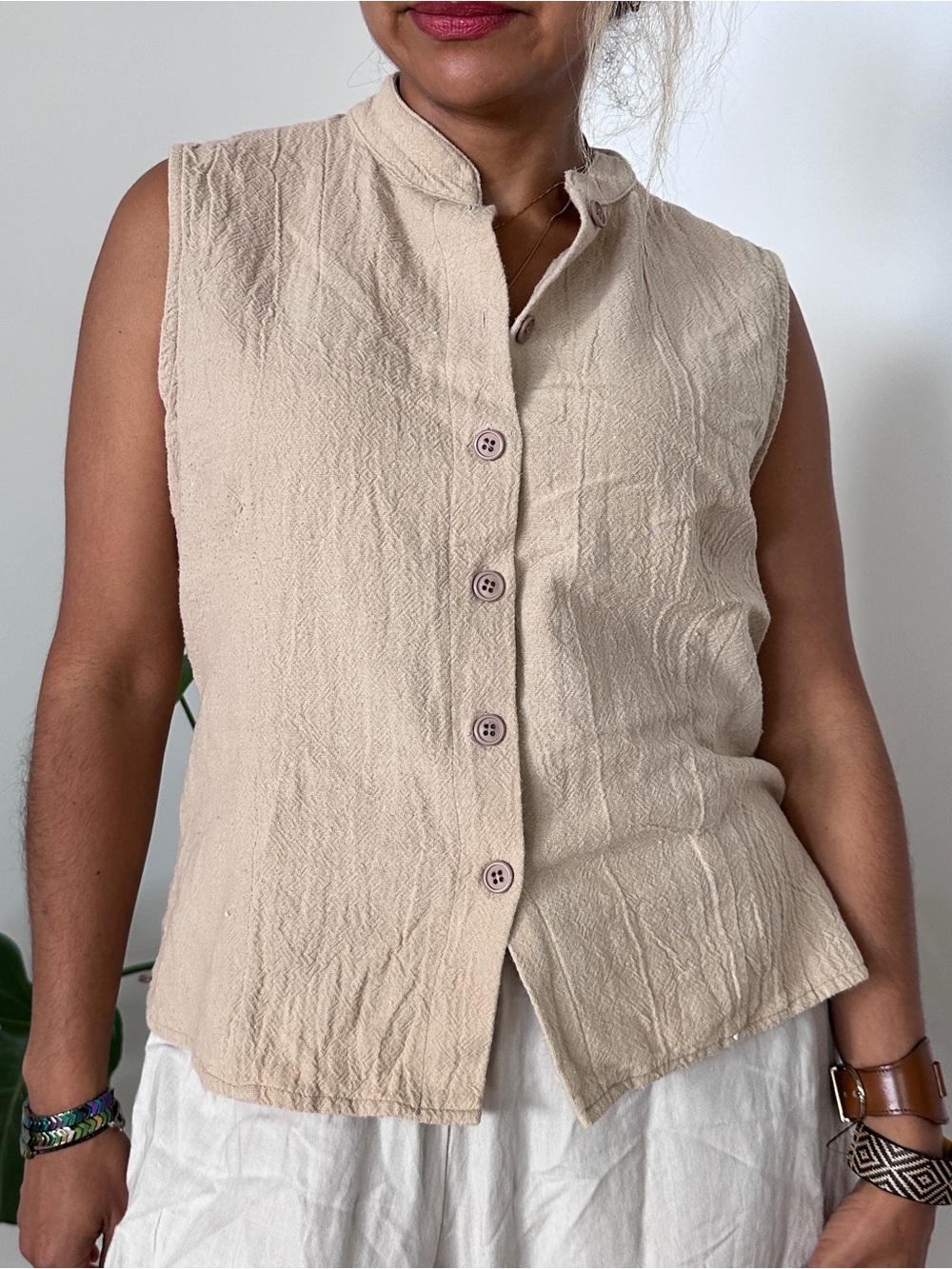 Briggs New York Sleeveless Beige Textured Button-Front Top